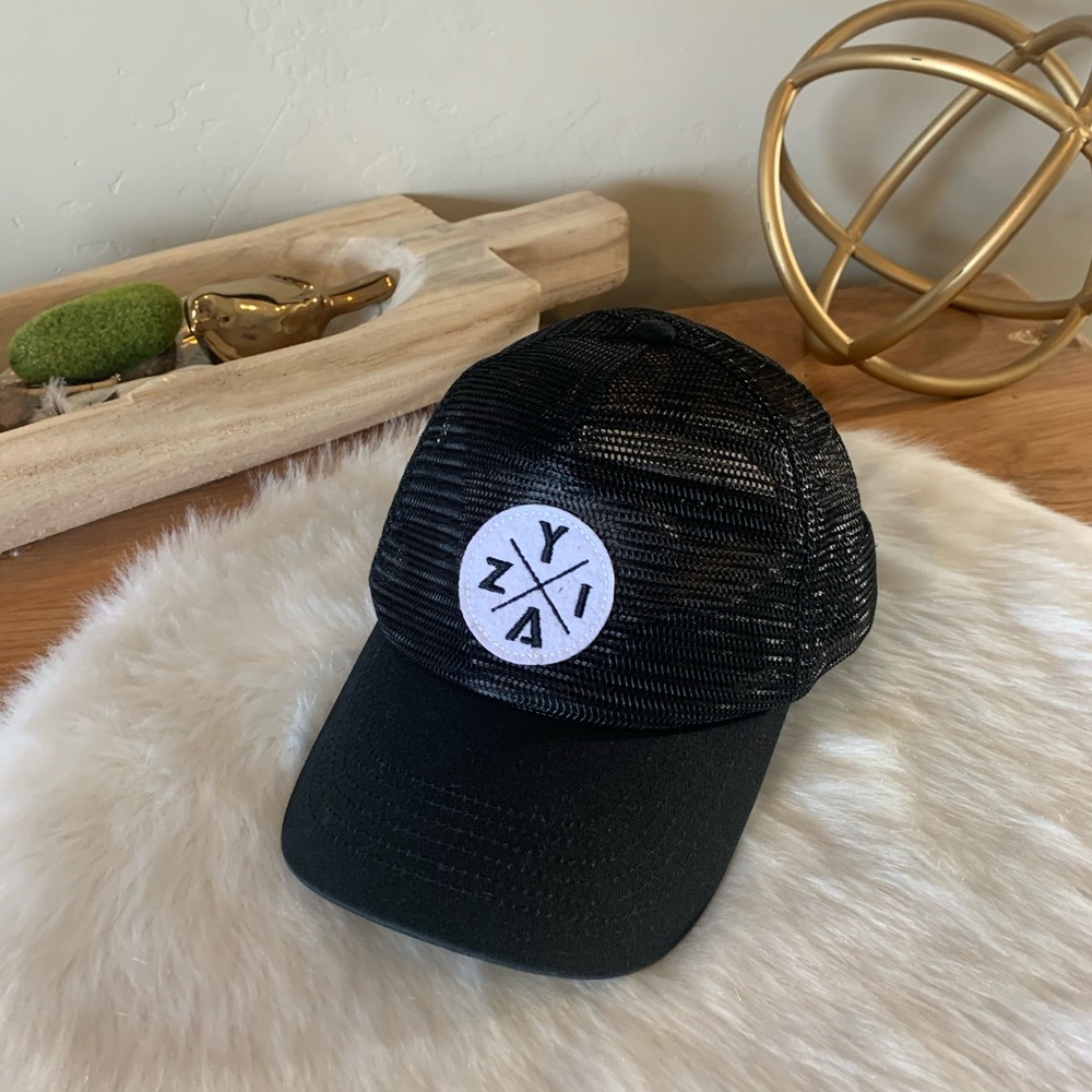 ZYIA active snapback hat
